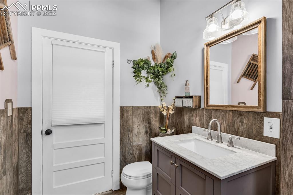 Image 28 of 50: Bathroom