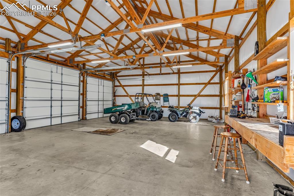 Image 40 of 50: Garage