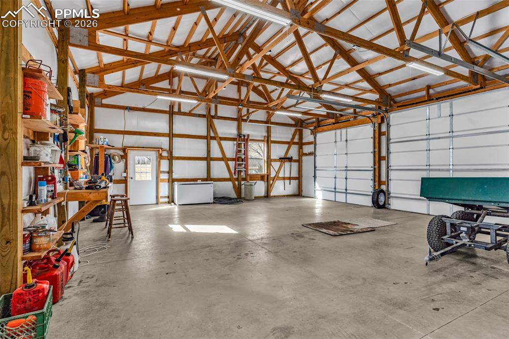 Image 41 of 50: Garage