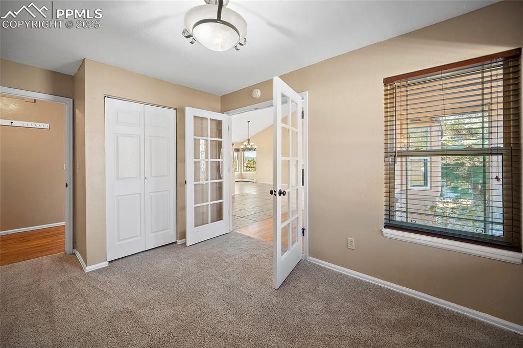 Image 15 of 50: Office