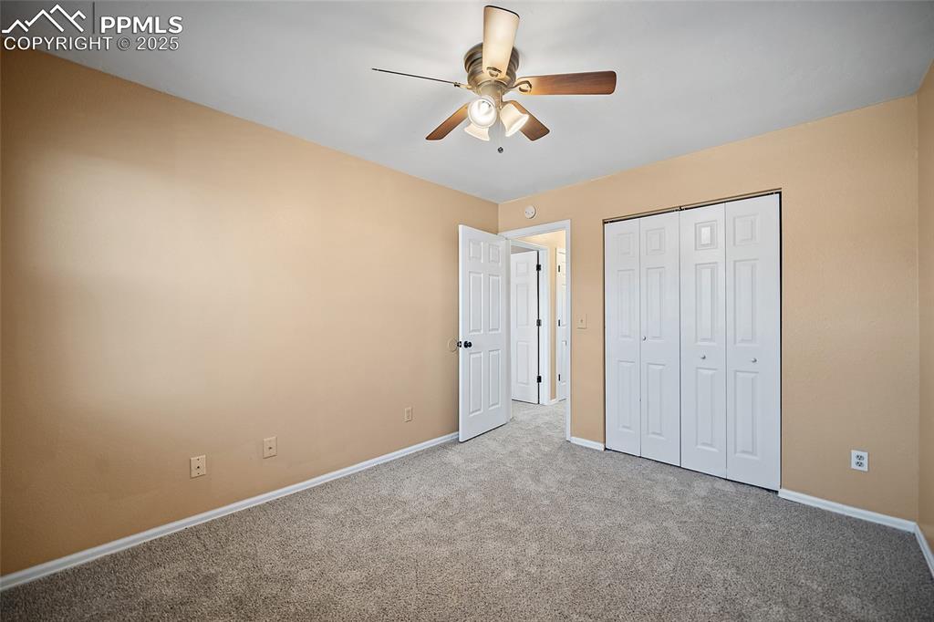 Image 26 of 50: Bedroom