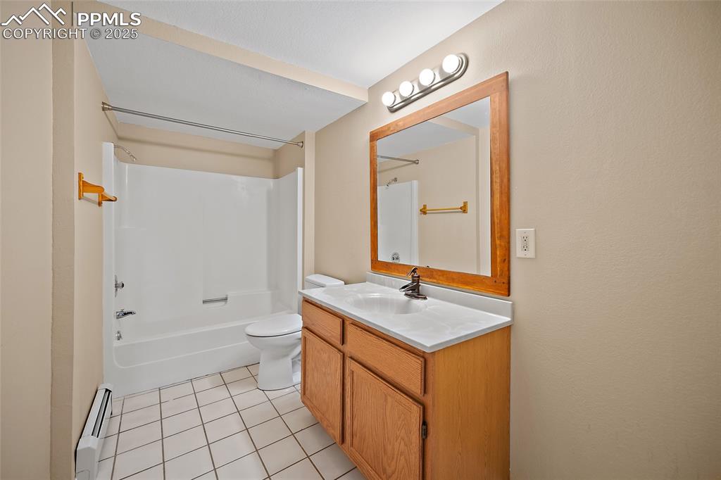 Image 36 of 50: Bathroom