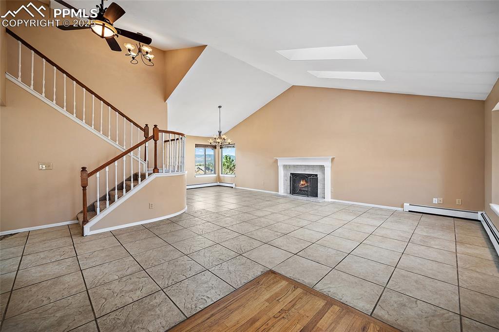 Image 4 of 50: Entry