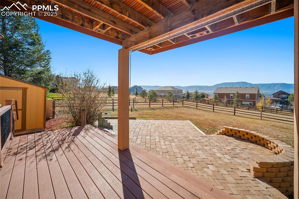 Image 42 of 50: Deck