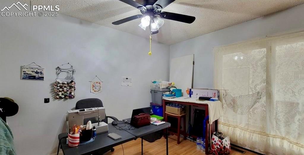 Image 11 of 13: Office