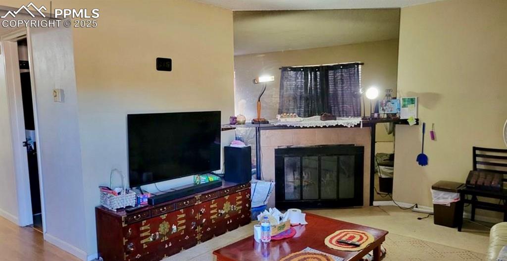 Image 12 of 13: Living Room