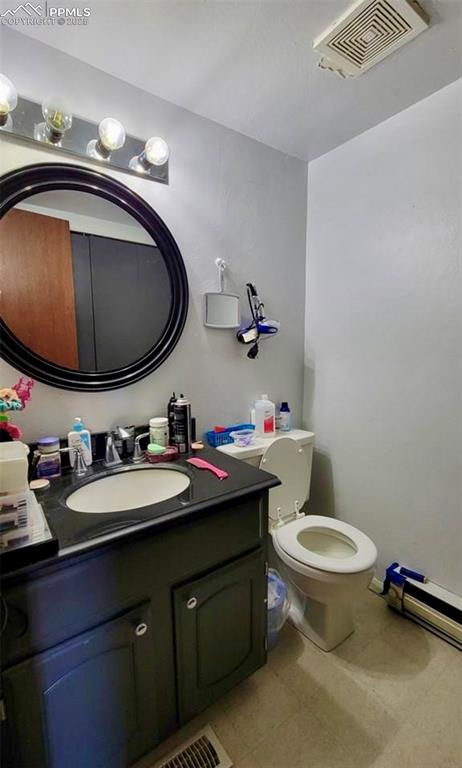 Image 13 of 13: Bathroom