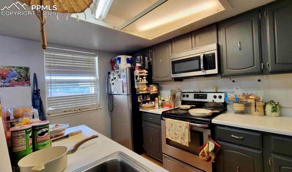 Image 3 of 13: Kitchen