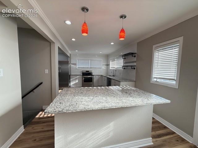 Image 7 of 30: Kitchen