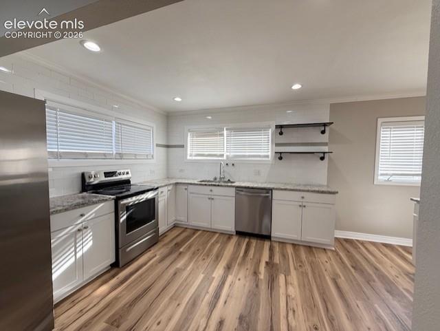 Image 9 of 30: Kitchen