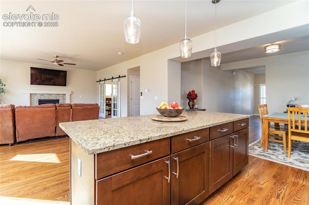 Image 10 of 46: Kitchen