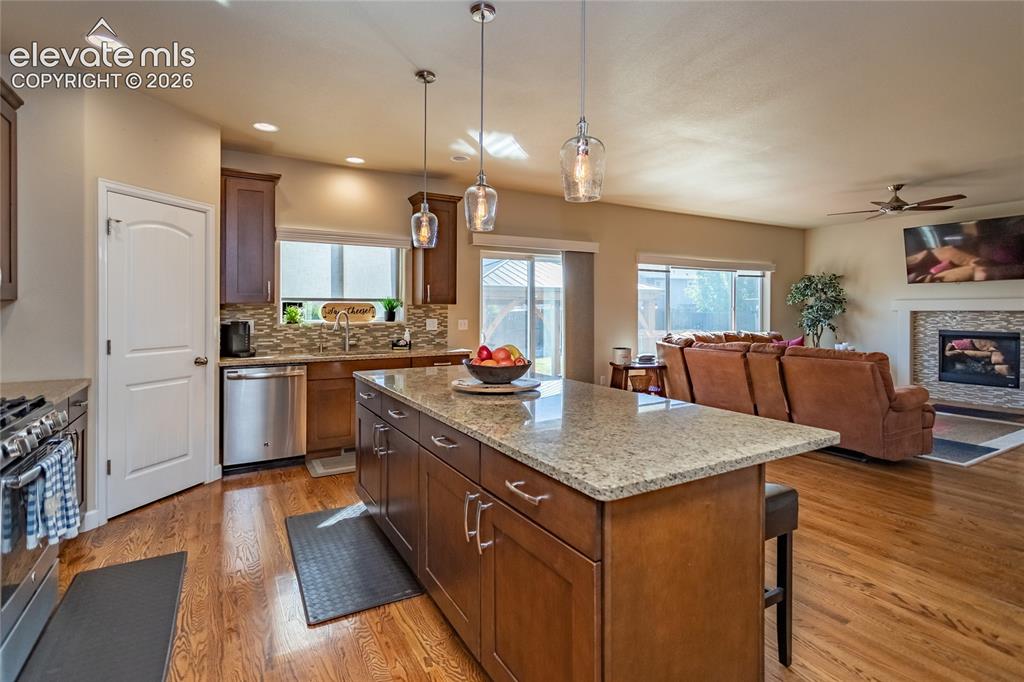Image 12 of 46: Kitchen