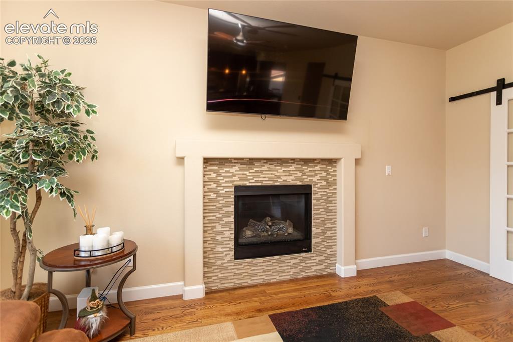 Image 15 of 46: Living Room