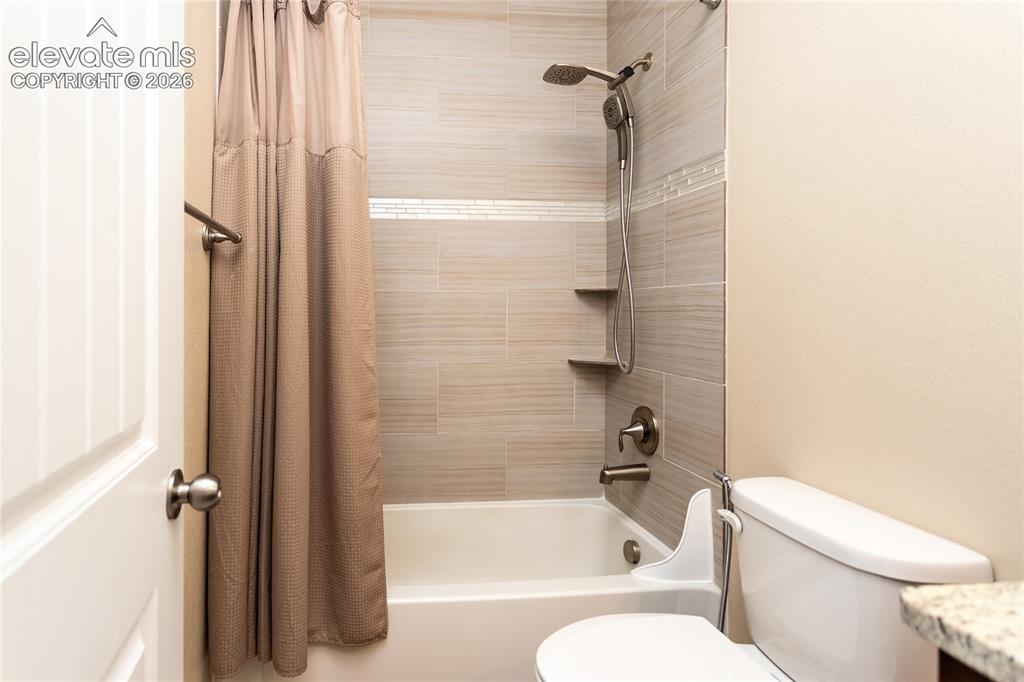 Image 21 of 46: Bathroom