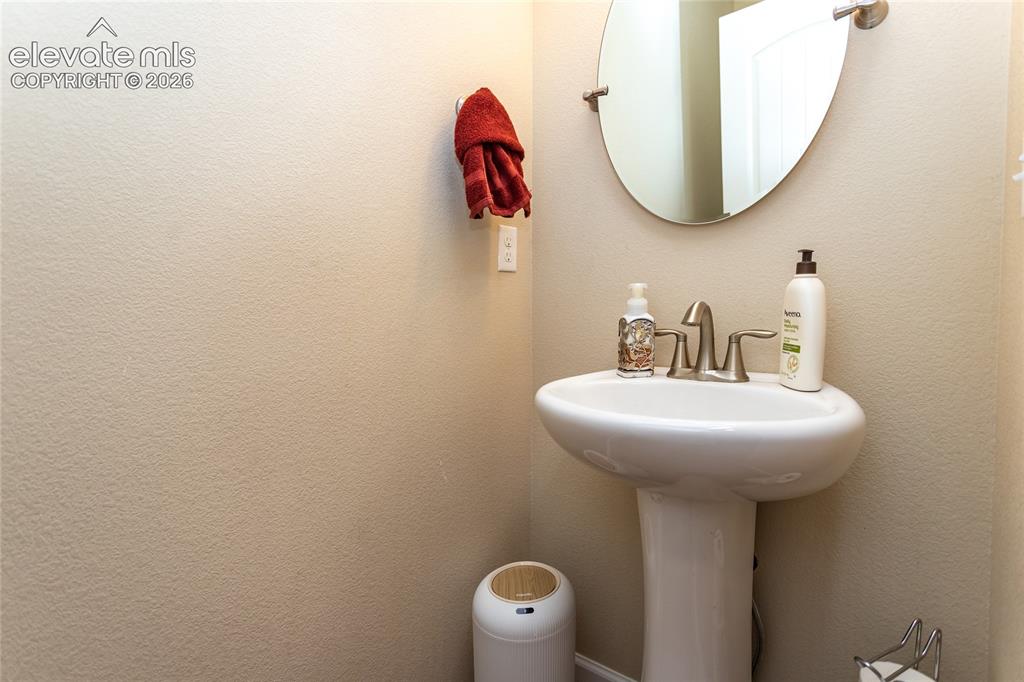 Image 24 of 46: Bathroom