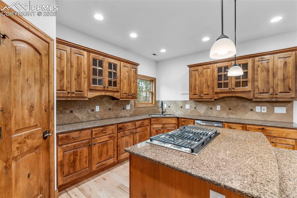 Image 15 of 50: Dining Room