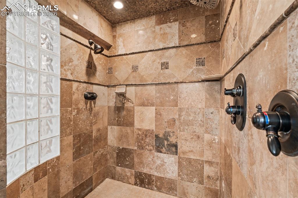 Image 26 of 50: Custom builtin Cabinests