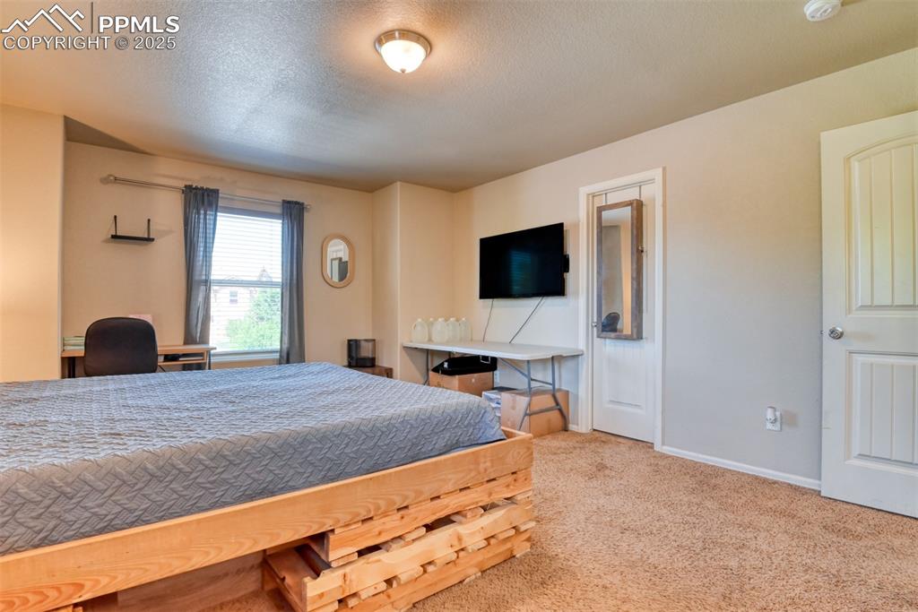 Image 14 of 28: Bedroom