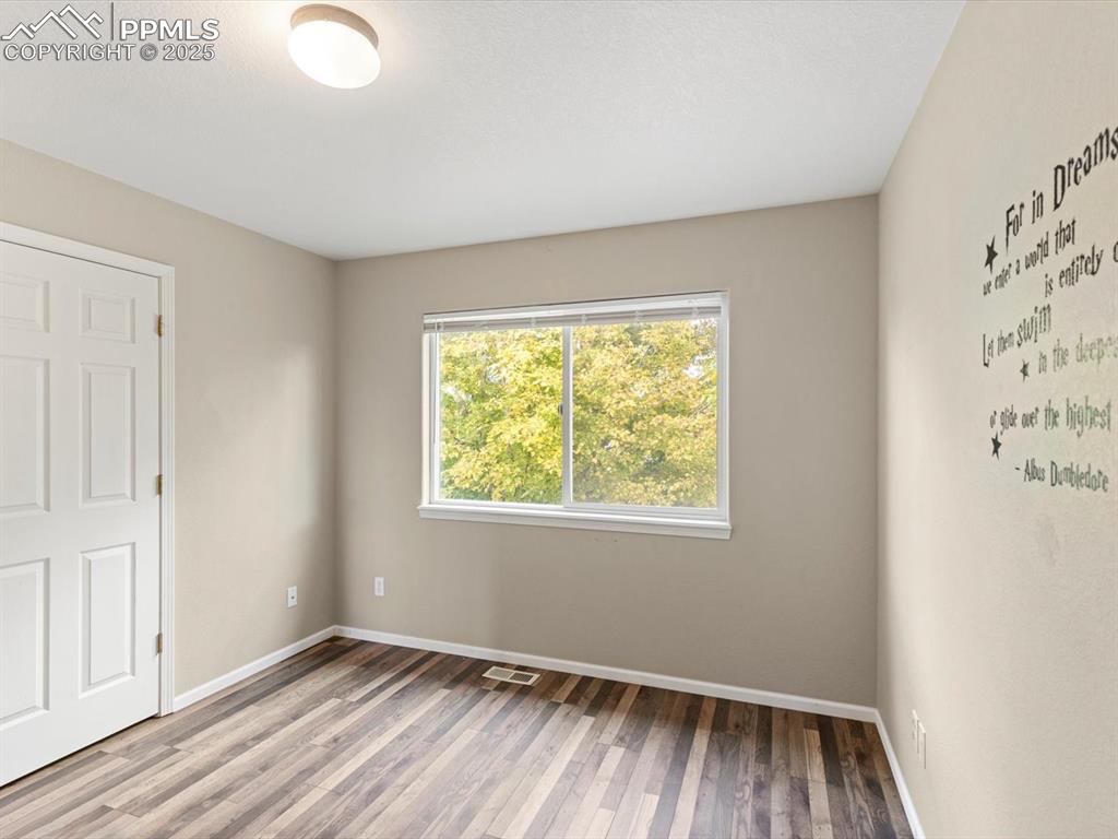 Image 16 of 30: Bedroom