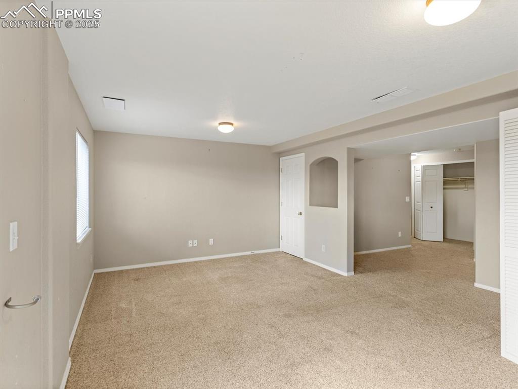 Image 22 of 30: Familyroom basement