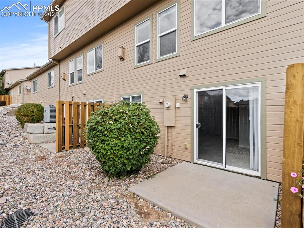 Image 25 of 30: Patio