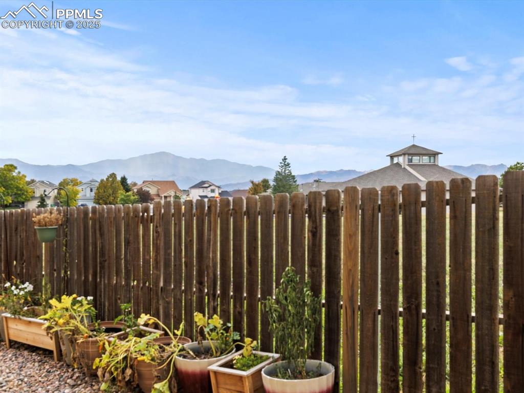 Image 26 of 30: Mountain views