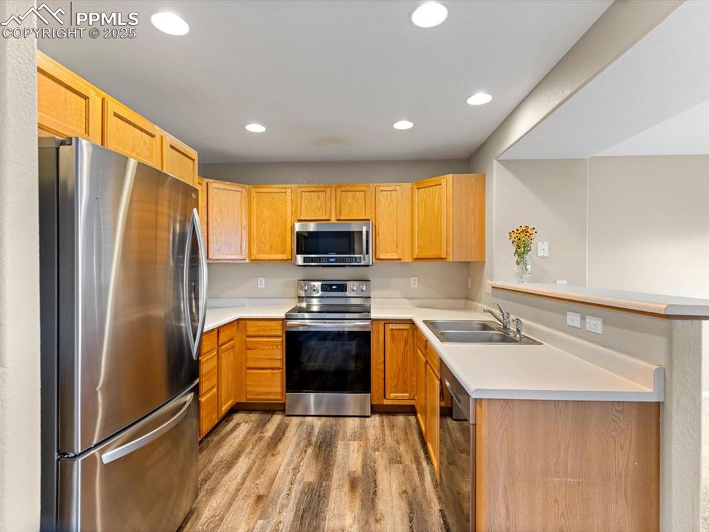 Image 4 of 30: Kitchen