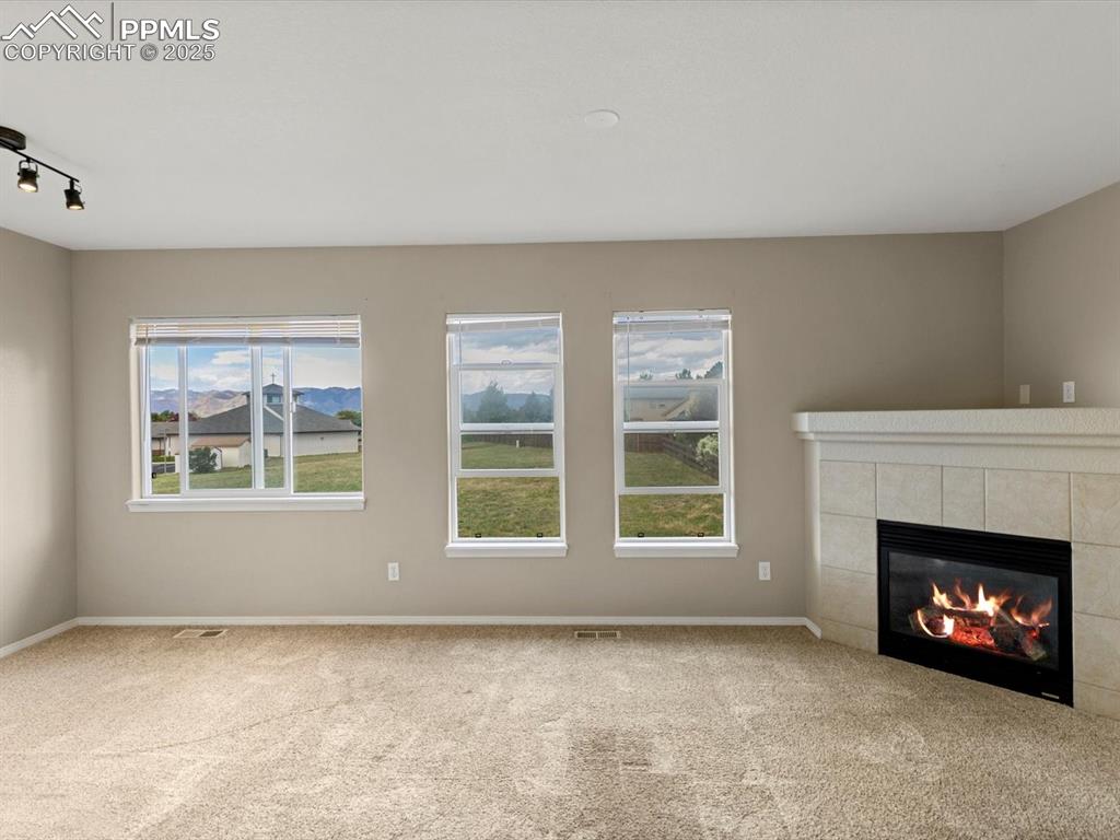 Image 7 of 30: Living Room