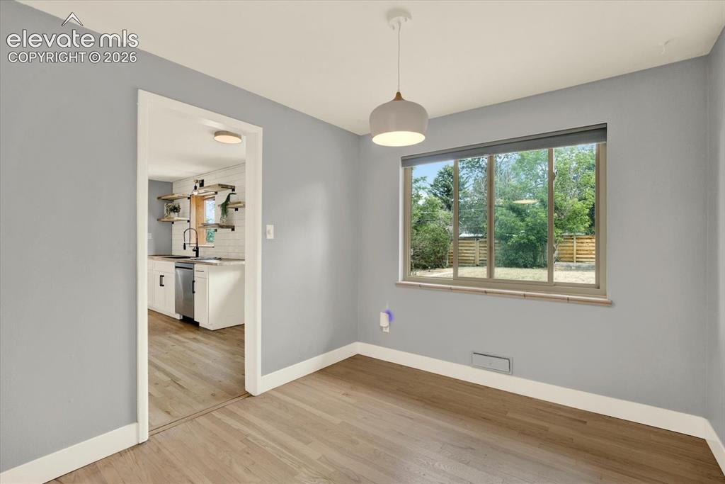 Image 10 of 45: Dining Room