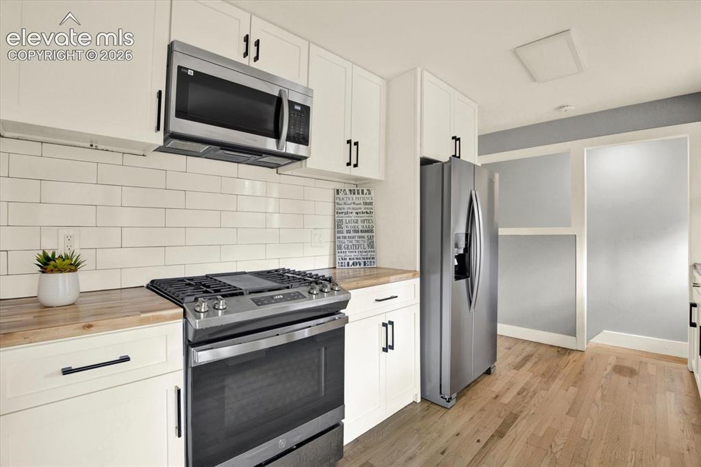 Image 12 of 45: Kitchen