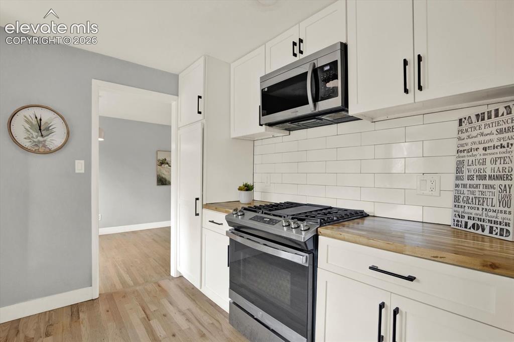 Image 14 of 45: Kitchen