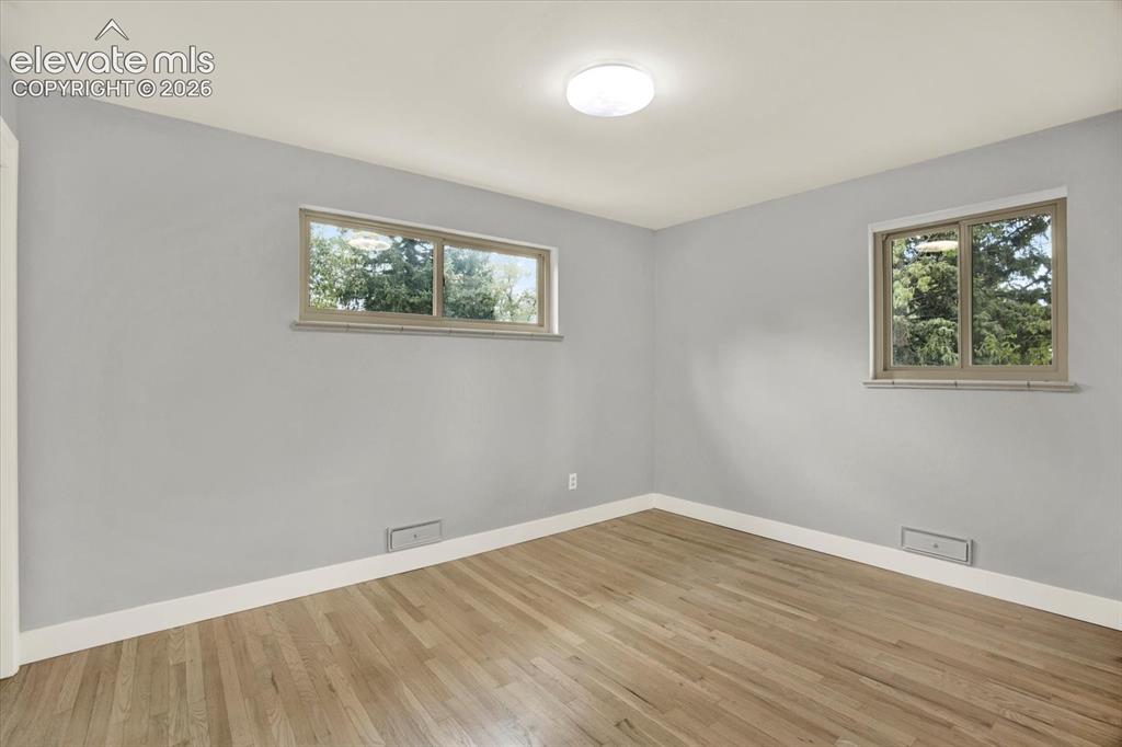 Image 18 of 45: Bedroom