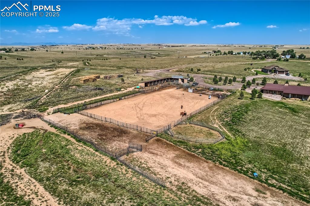 Image 6 of 13: COMMUNITY BARN, ARENA & STALLS.