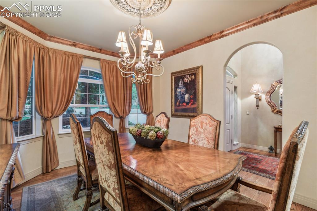 Image 10 of 47: Dining Area