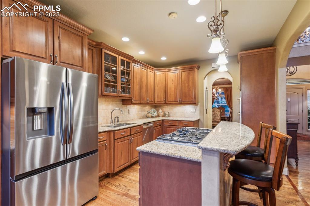 Image 14 of 47: Kitchen