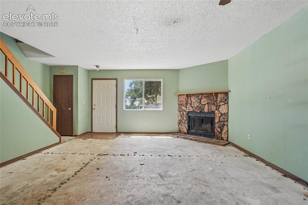 Image 10 of 39: Living Room