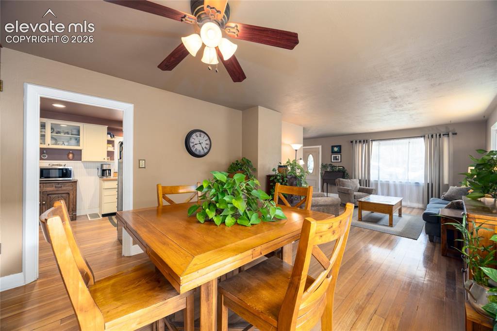 Image 11 of 45: Dining Area