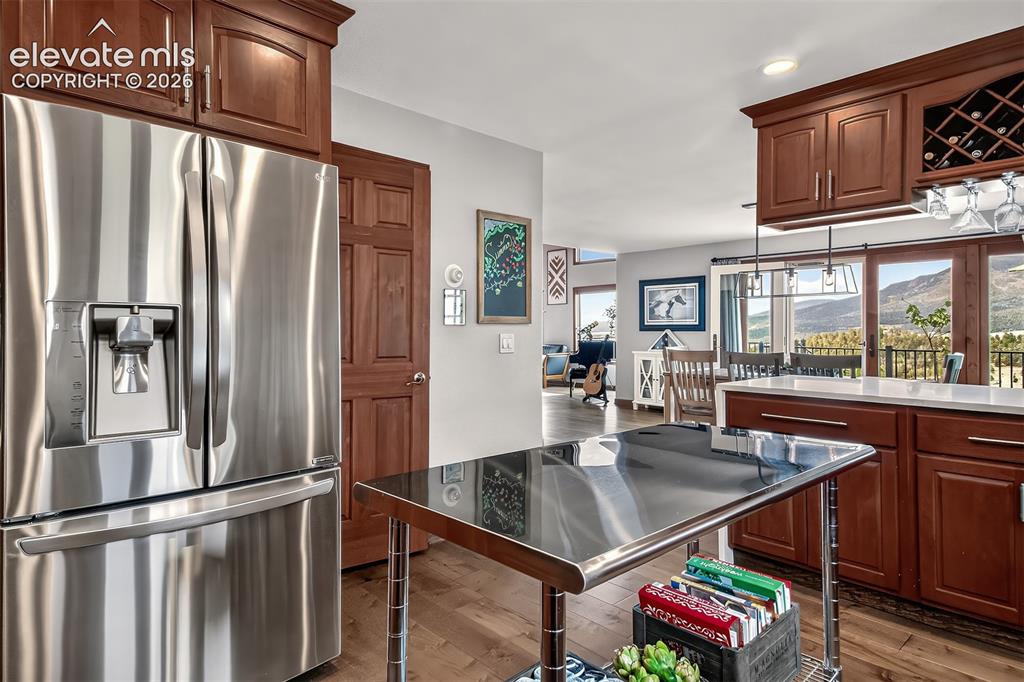 Image 8 of 50: Kitchen
