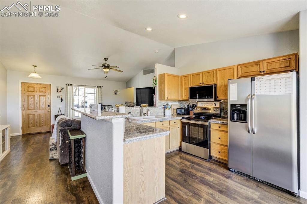 Image 15 of 34: Kitchen