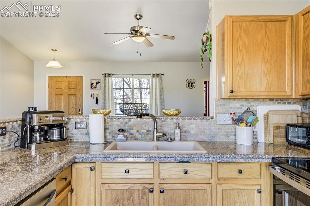 Image 17 of 34: Kitchen