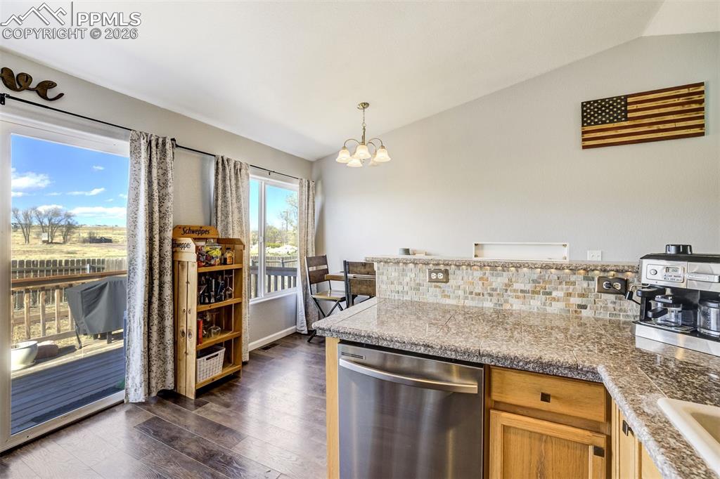 Image 18 of 34: Kitchen