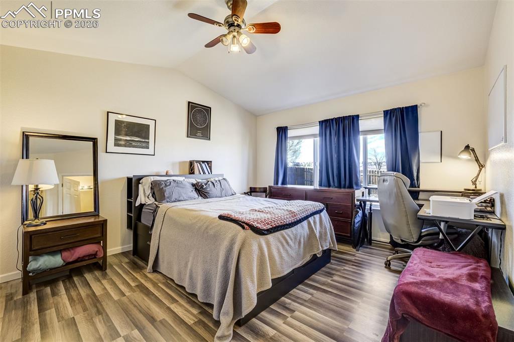 Image 19 of 34: Bedroom