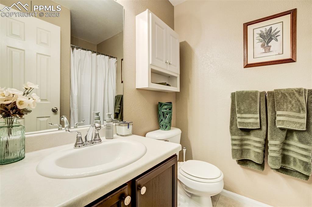 Image 26 of 34: Bathroom