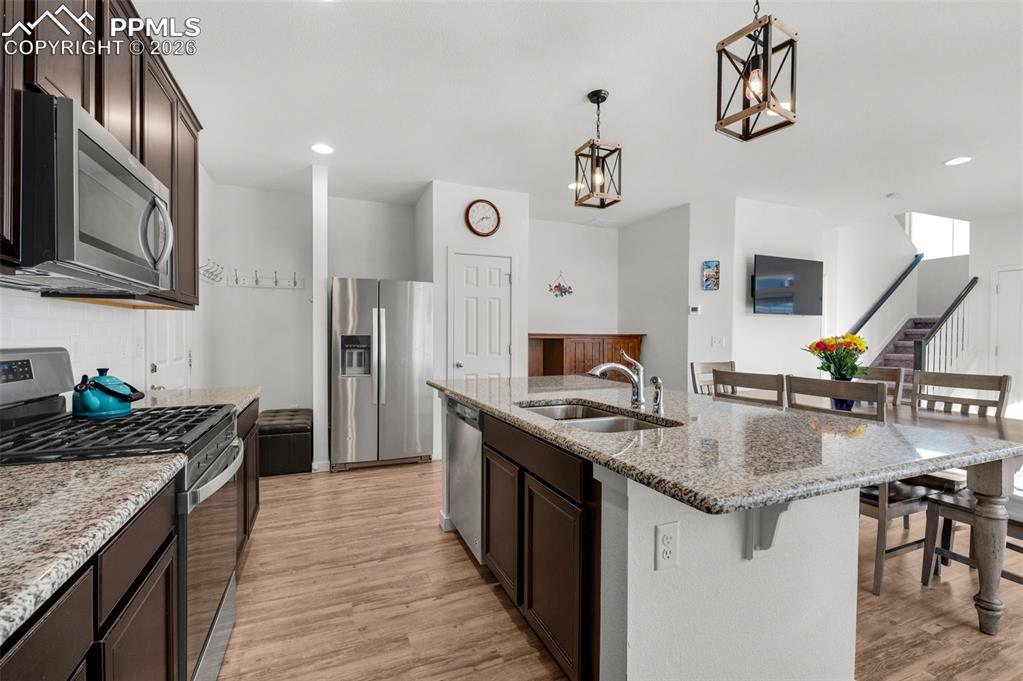 Image 10 of 25: Kitchen