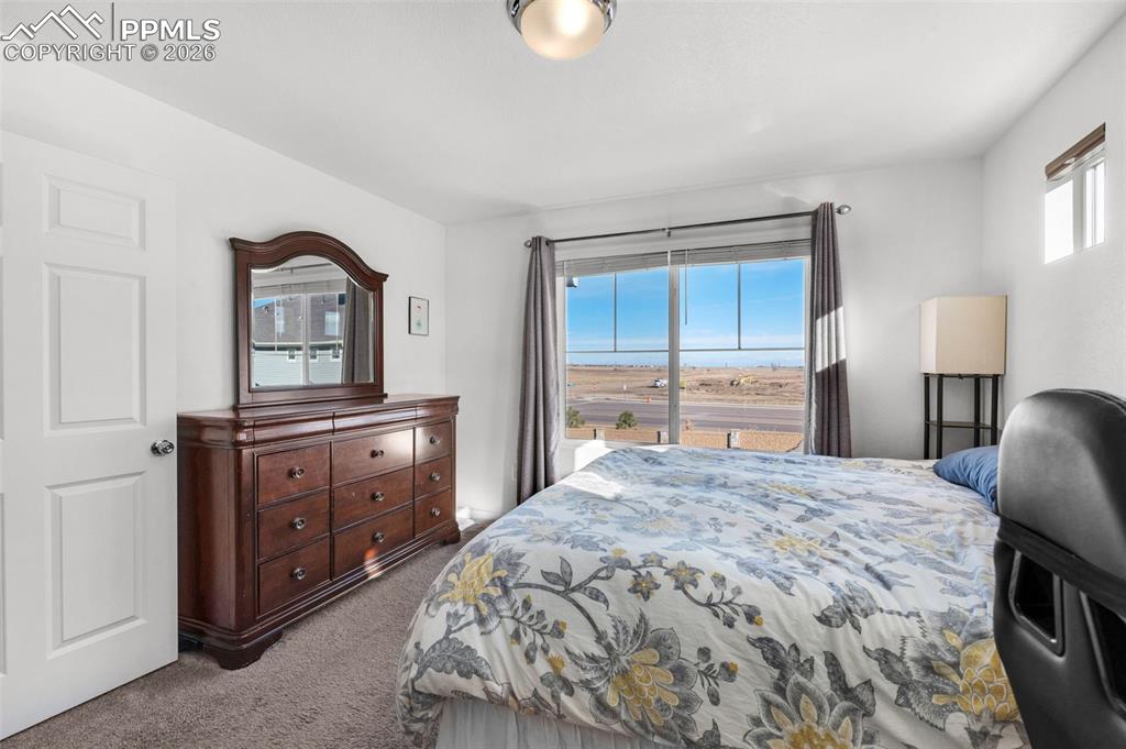 Image 13 of 25: Bedroom