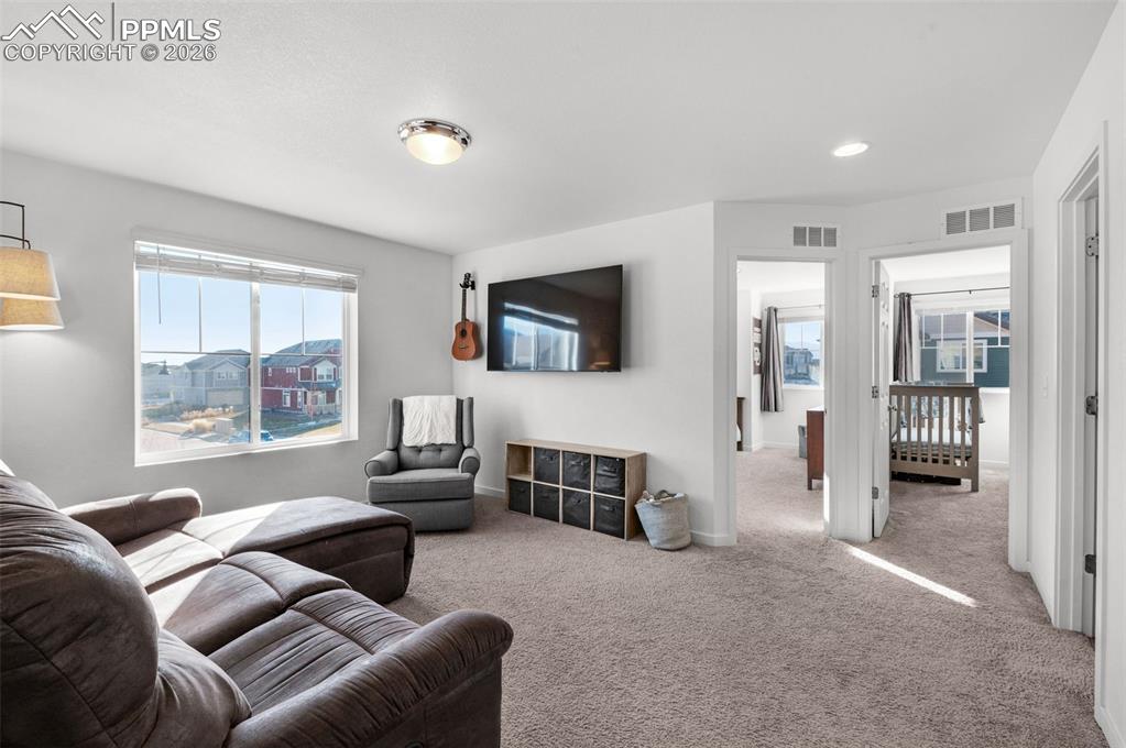 Image 15 of 25: Living Room