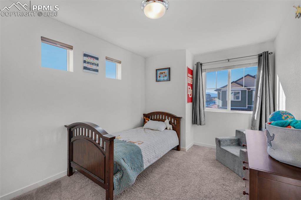 Image 20 of 25: Bedroom