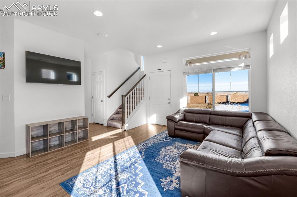 Image 3 of 25: Living Room