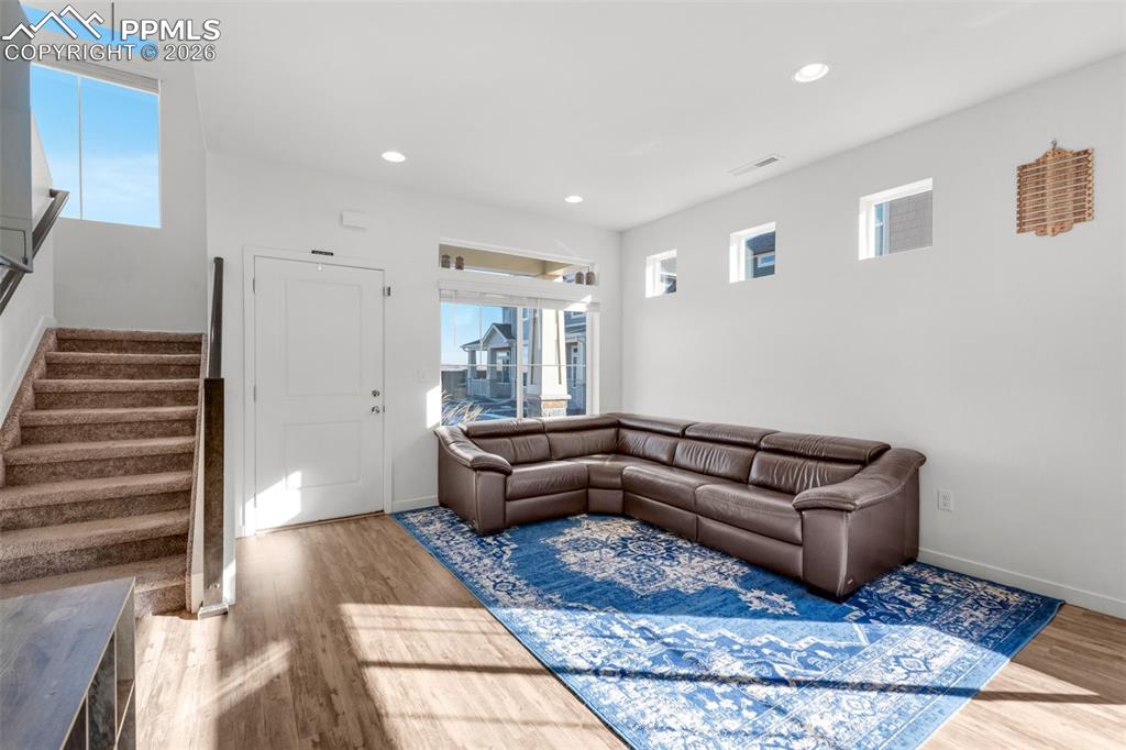 Image 4 of 25: Living Room