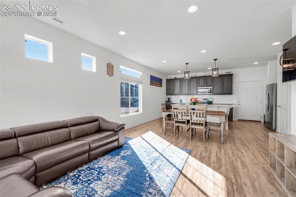 Image 5 of 25: Living Room